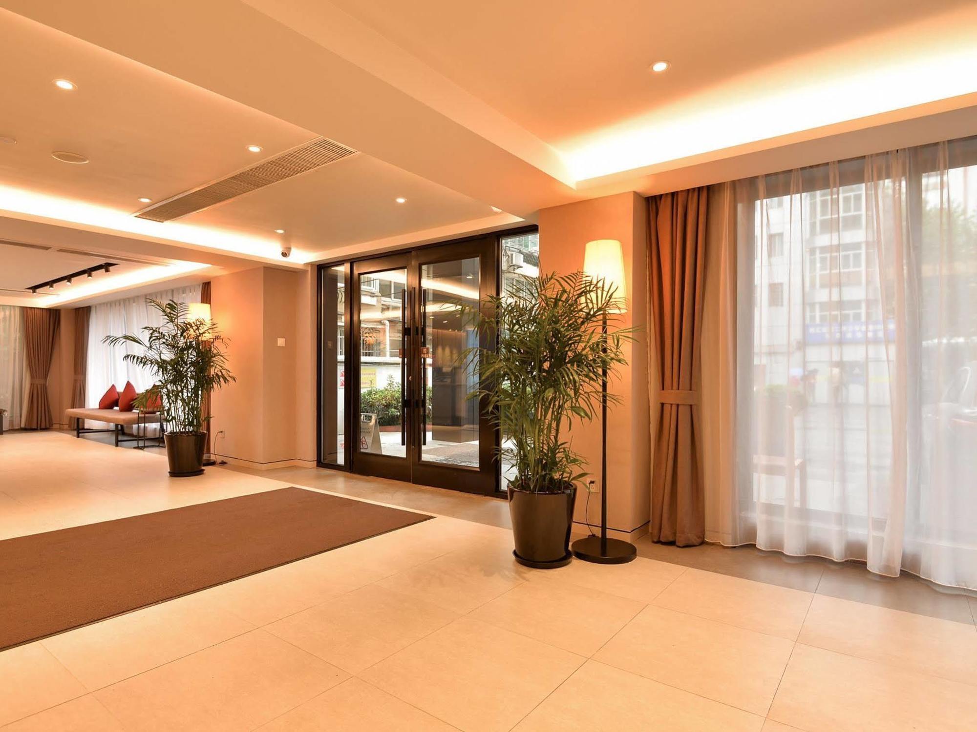 Home Inns Plus Shanghai Xujiahui Branch Luaran gambar