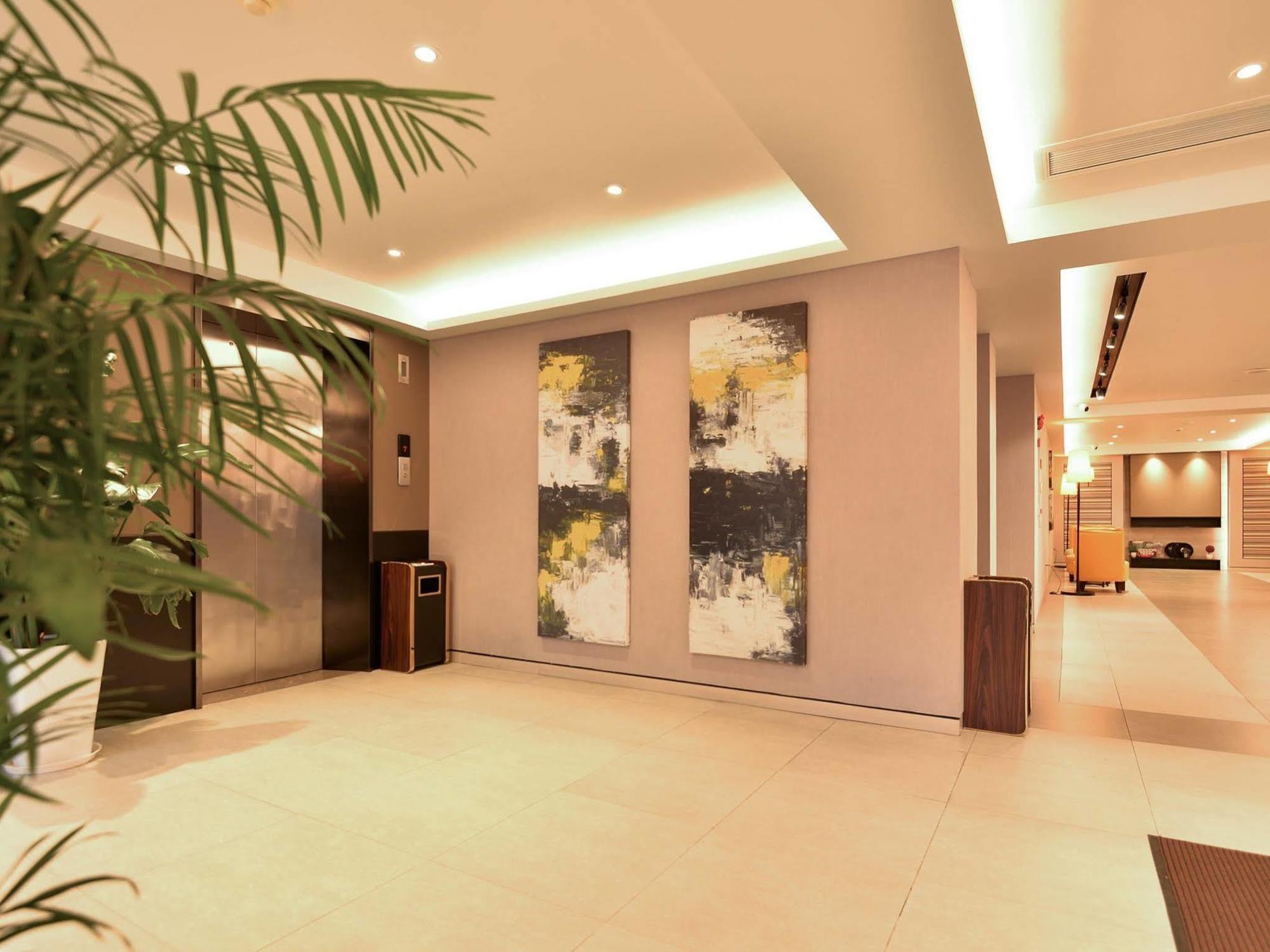Home Inns Plus Shanghai Xujiahui Branch Luaran gambar