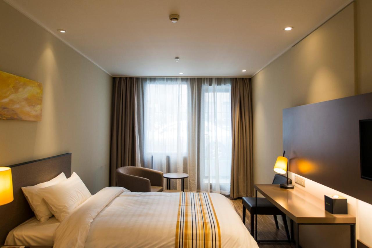 Home Inns Plus Shanghai Xujiahui Branch Luaran gambar