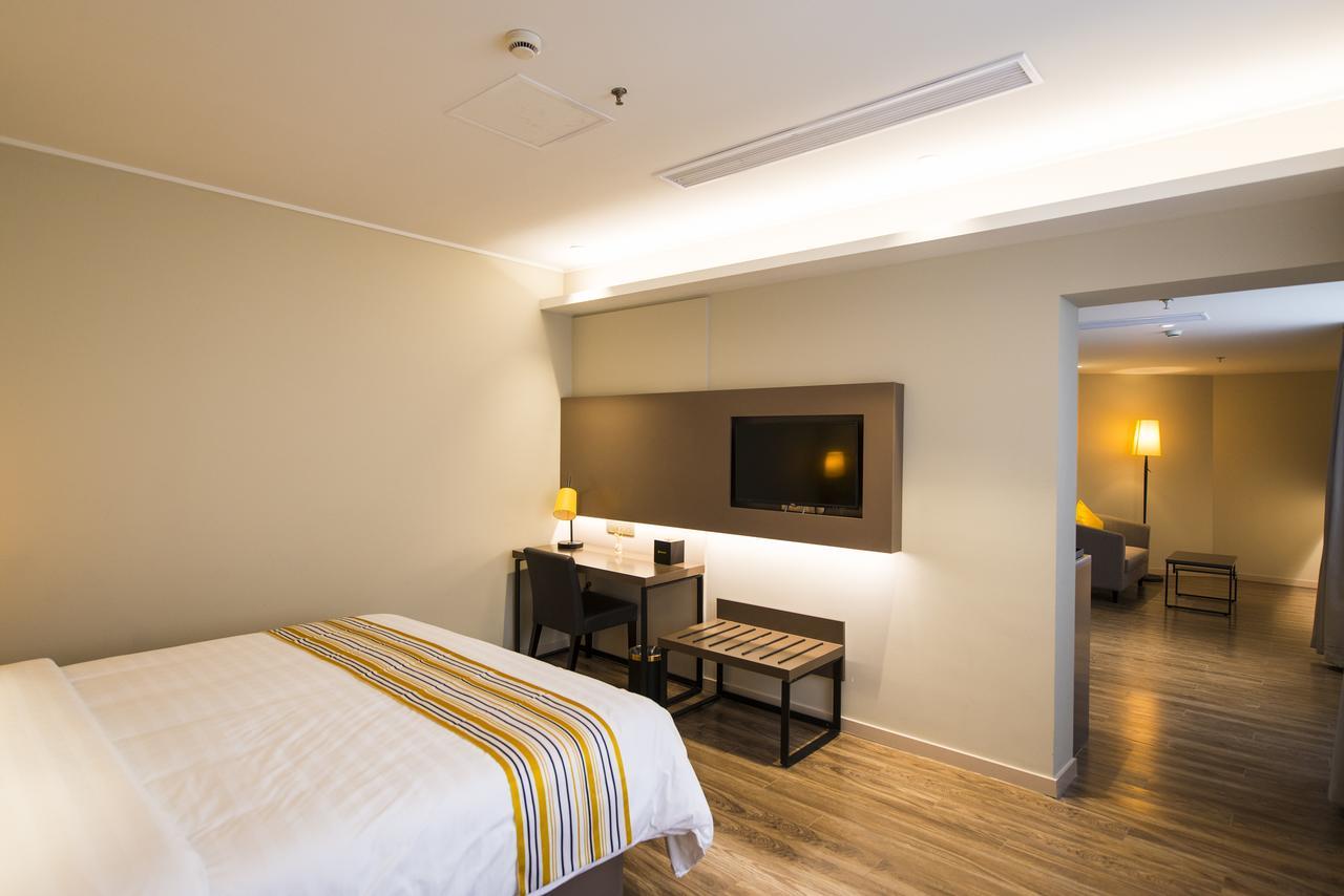 Home Inns Plus Shanghai Xujiahui Branch Luaran gambar