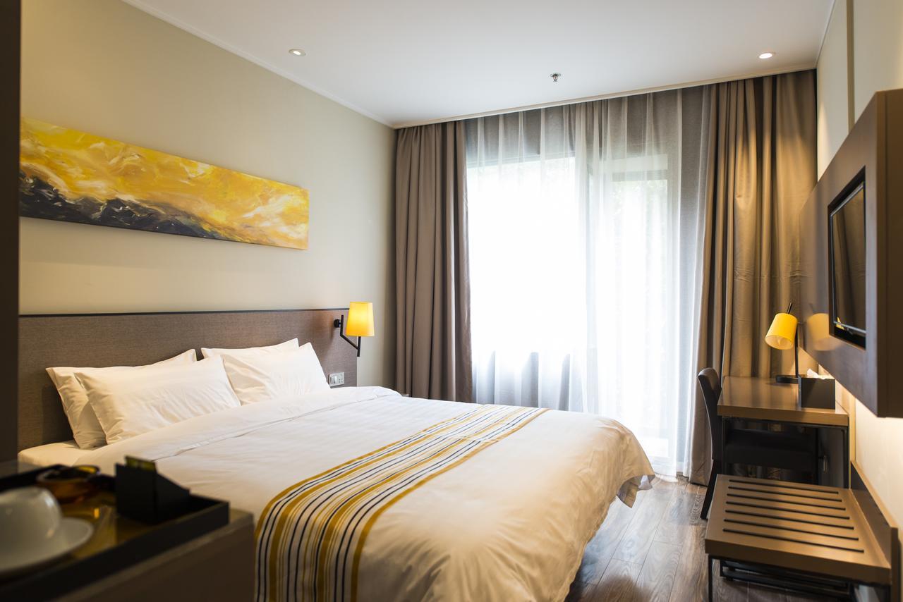 Home Inns Plus Shanghai Xujiahui Branch Luaran gambar