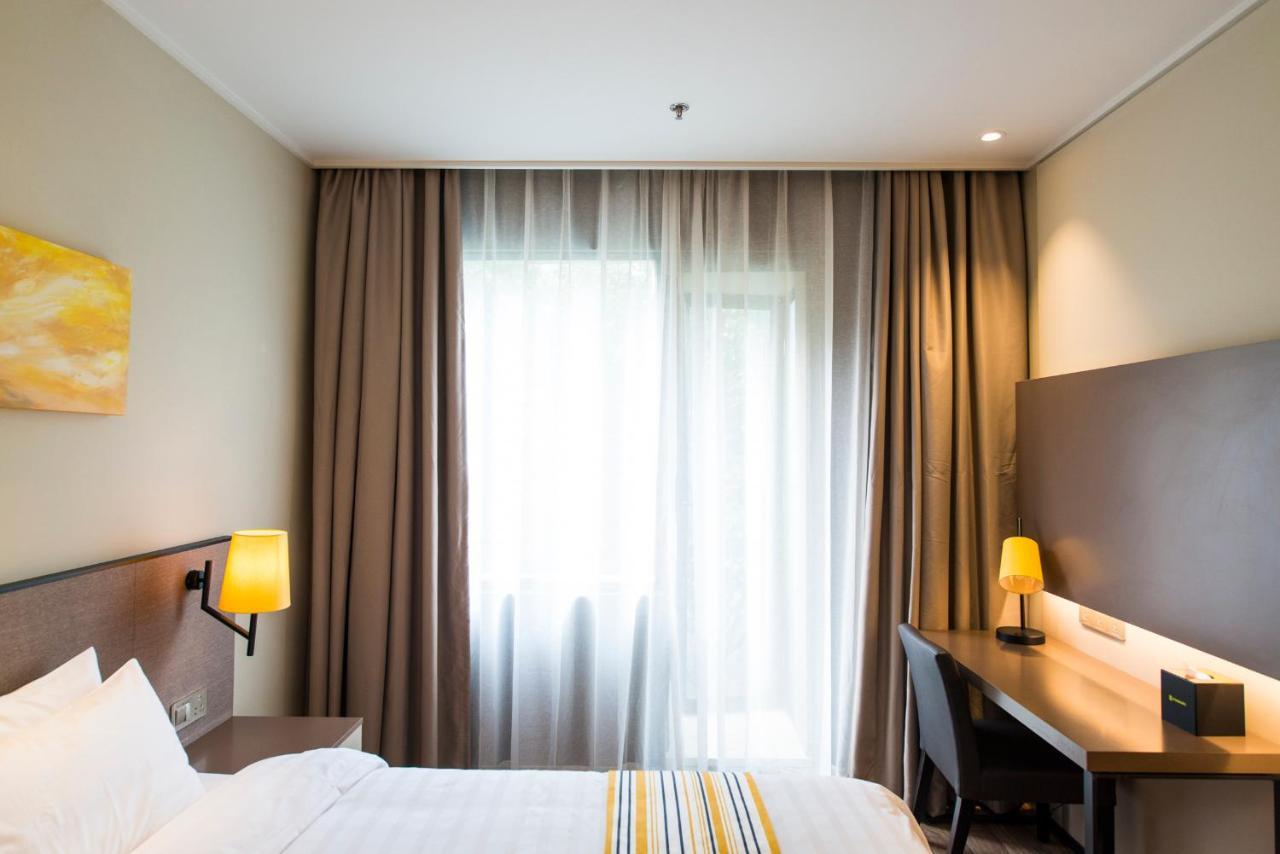 Home Inns Plus Shanghai Xujiahui Branch Luaran gambar