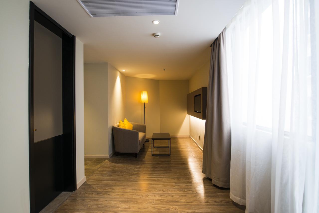 Home Inns Plus Shanghai Xujiahui Branch Luaran gambar