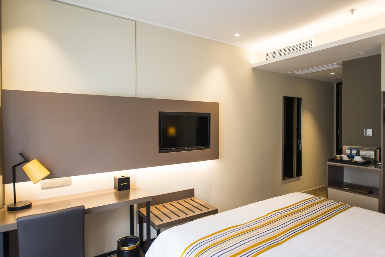 Home Inns Plus Shanghai Xujiahui Branch Luaran gambar