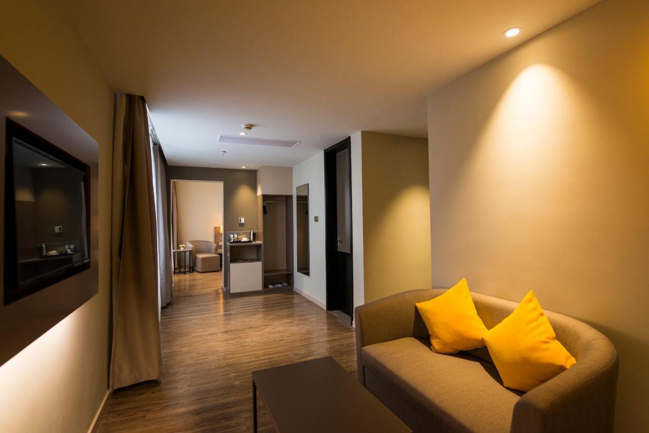 Home Inns Plus Shanghai Xujiahui Branch Luaran gambar
