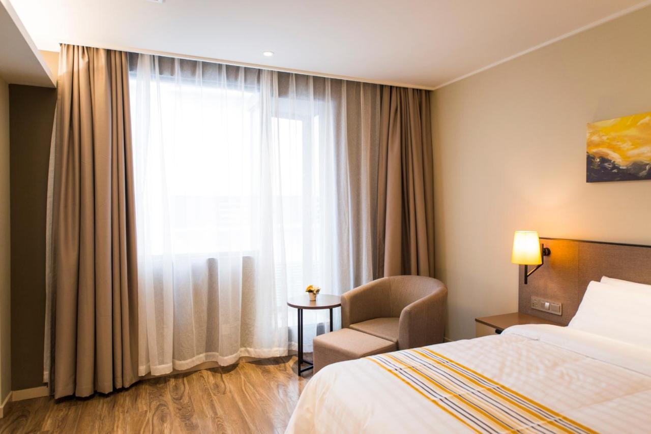 Home Inns Plus Shanghai Xujiahui Branch Luaran gambar